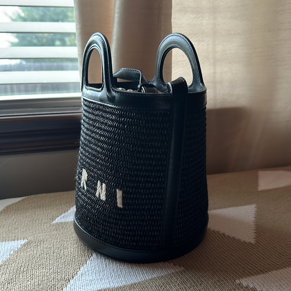 Marni Tropicalia Small Bucket Bag in black leather and raffia-effect fabric - Picture 4 of 11